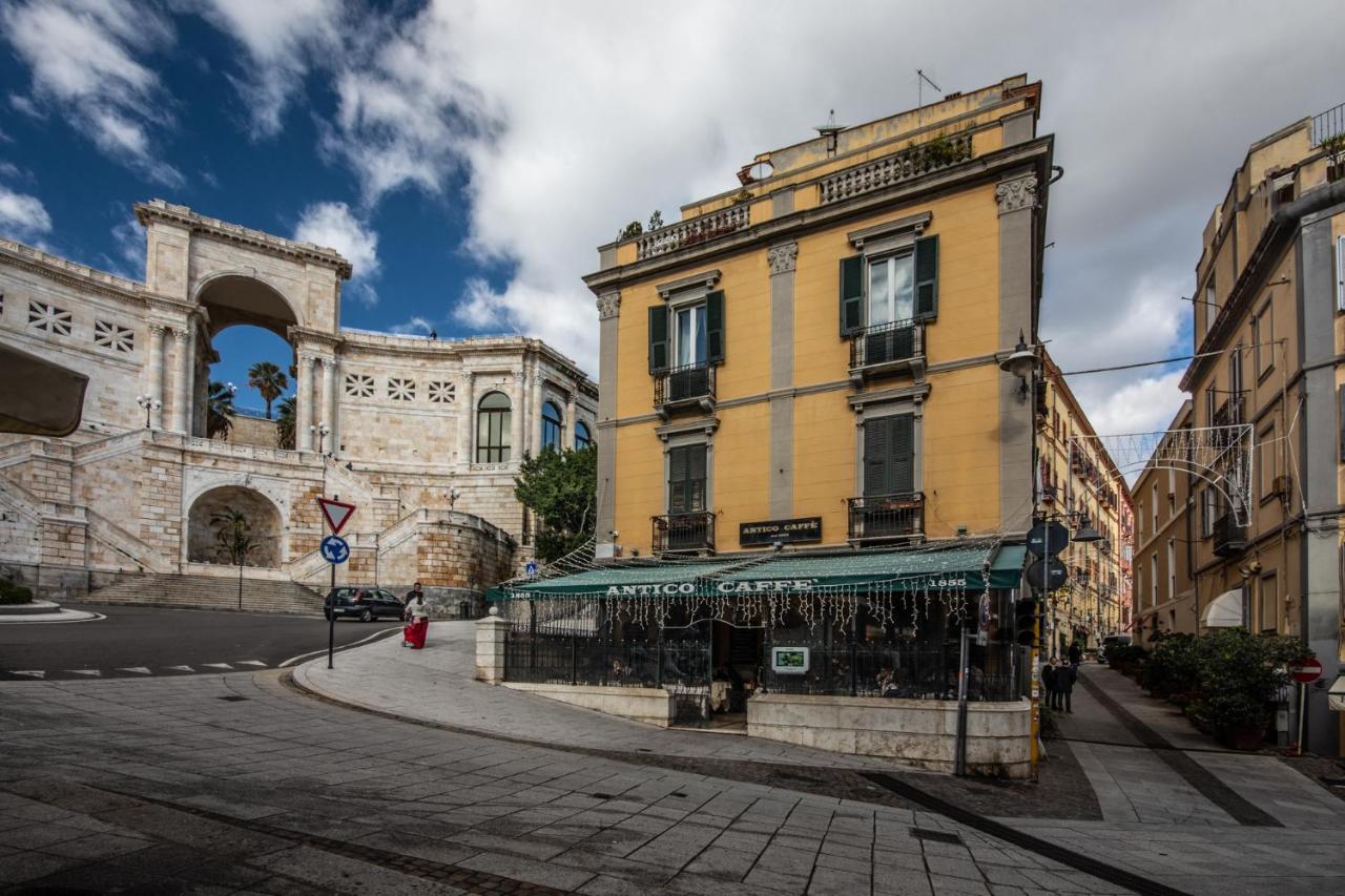 RIGHT HOUSE di Via Sulis Apartment Cagliari Bagian luar foto